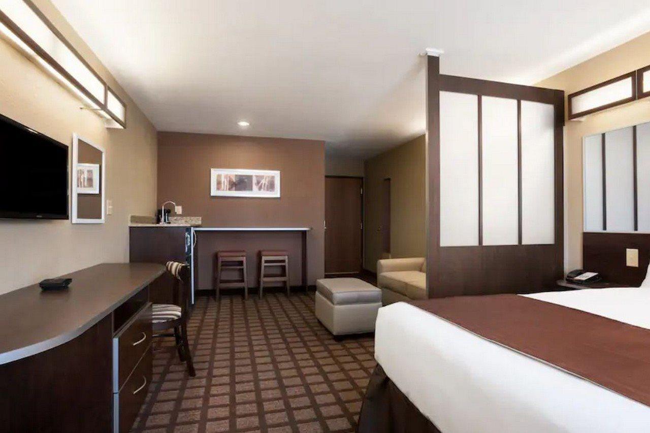 Microtel Inn & Suites By Wyndham Midland Exteriör bild
