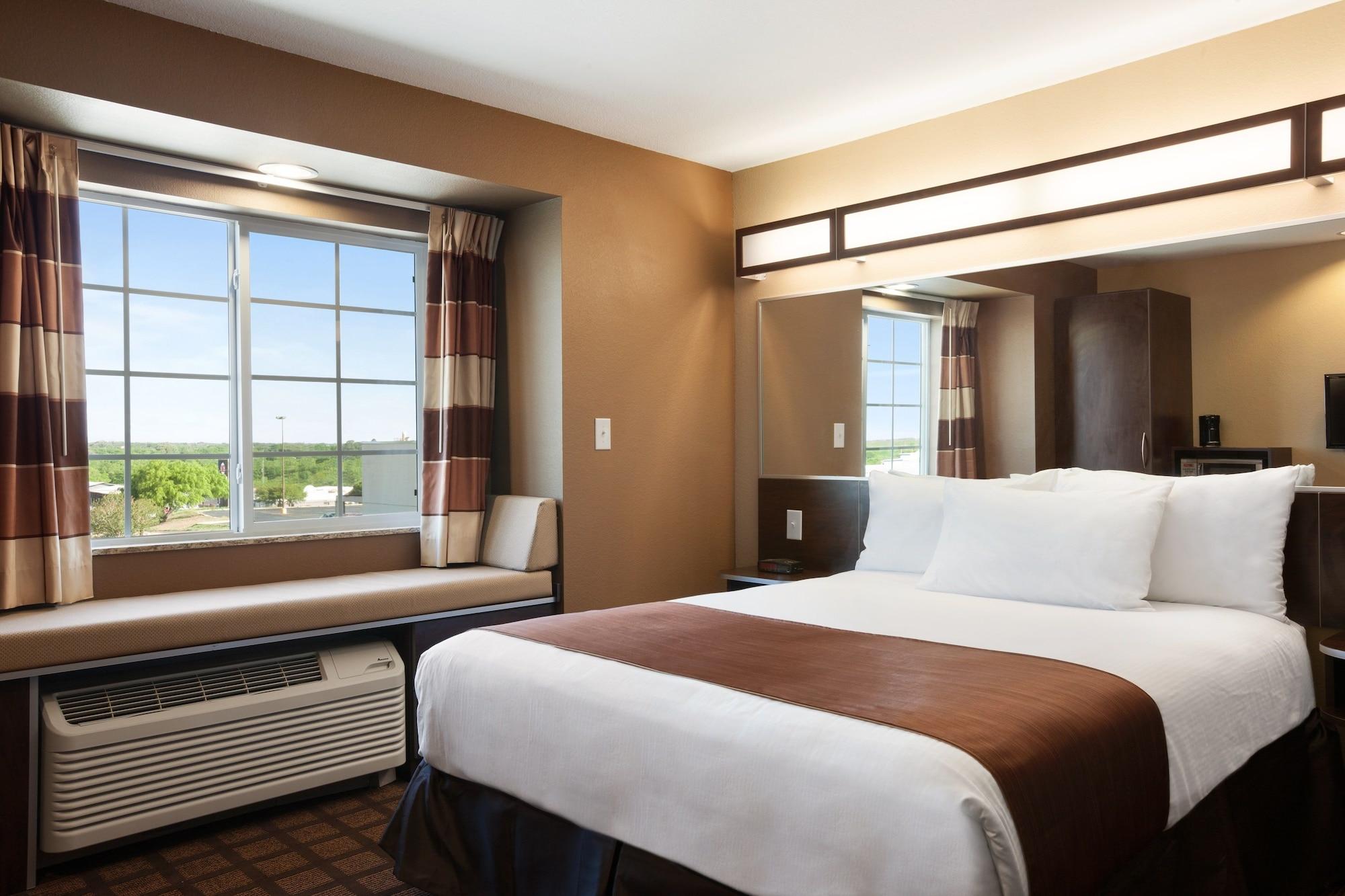 Microtel Inn & Suites By Wyndham Midland Exteriör bild