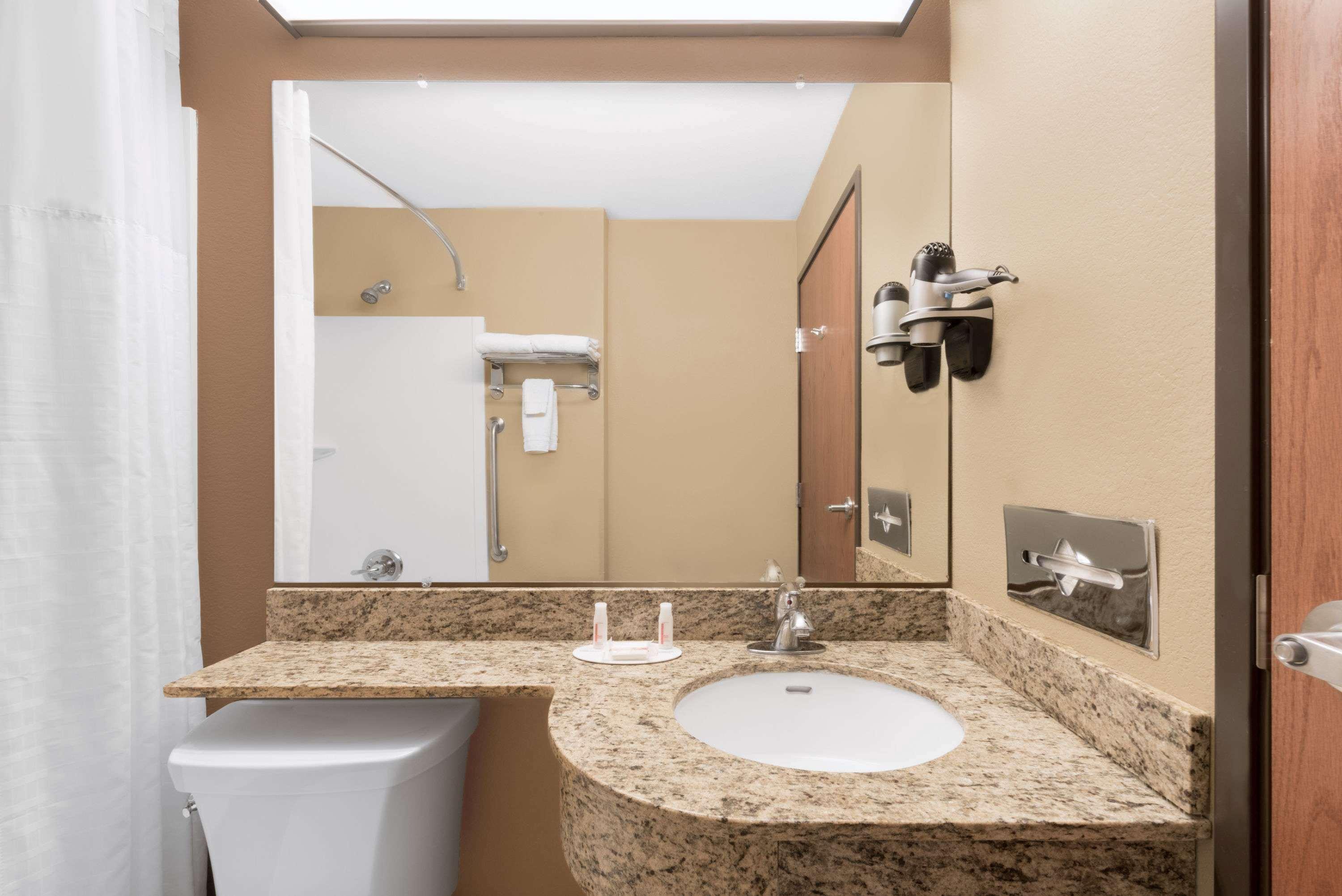 Microtel Inn & Suites By Wyndham Midland Exteriör bild
