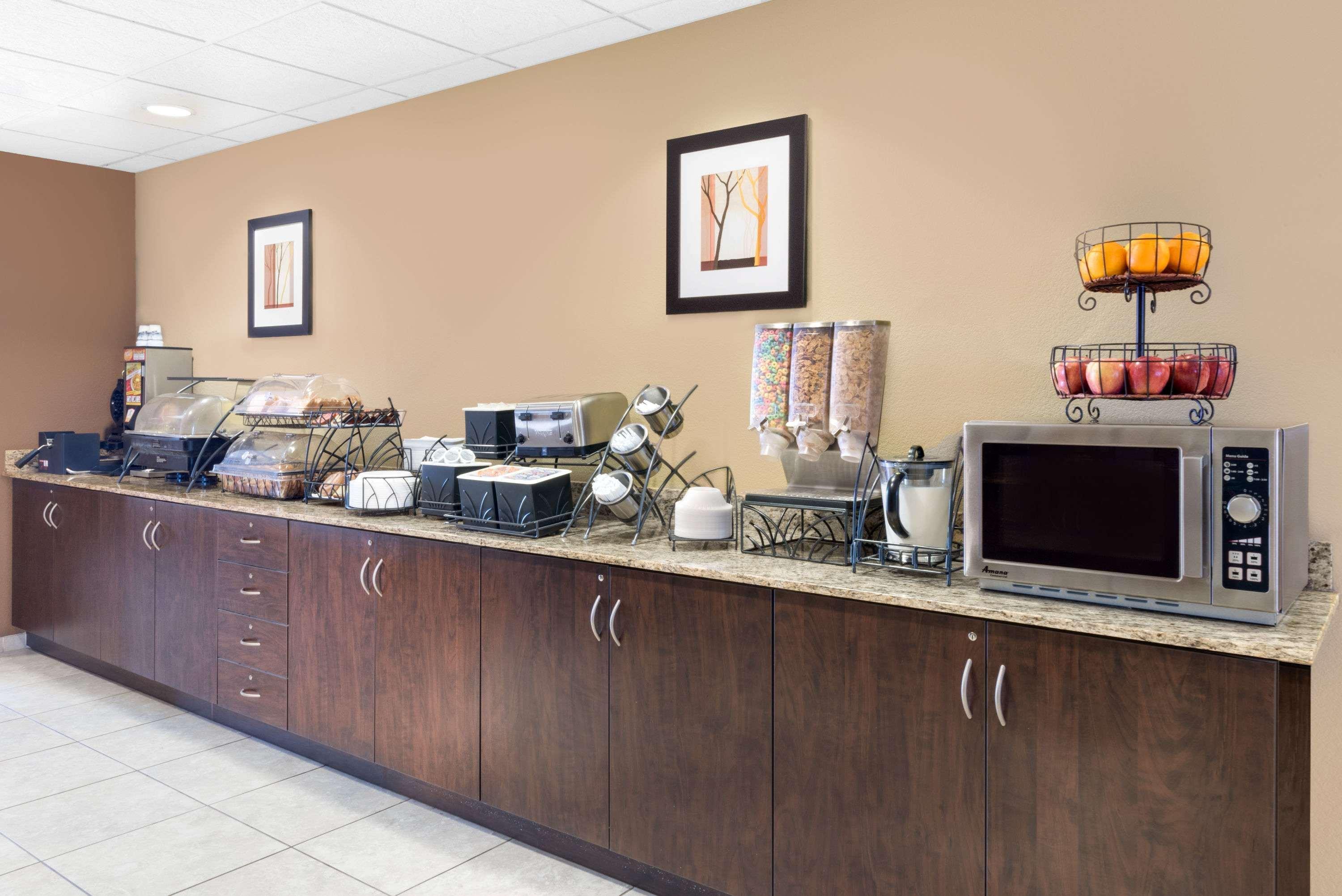 Microtel Inn & Suites By Wyndham Midland Exteriör bild